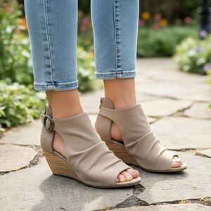 Blowfish Malibu Y2K Wedge Sandals - Taupe - Size 7.5 Faux Suede Upper